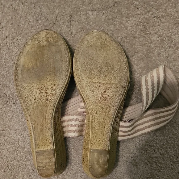 CHARLESTON SHOE CO. Cream Striped Sandals - Picture 3 of 8